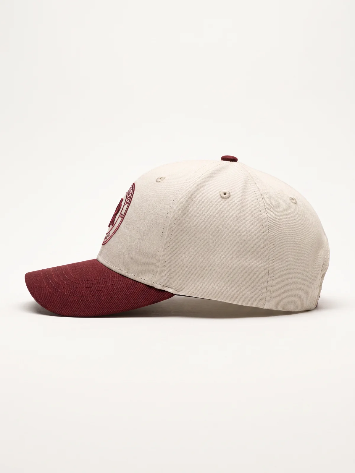 Boné Brasão Saia Rodada Branco e Vinho (Baseball) - foto 4